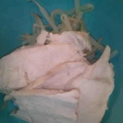 鶏胸肉で作りました。さっぱりしてヘルシーですね。写真がいまいちでごめんなさい。